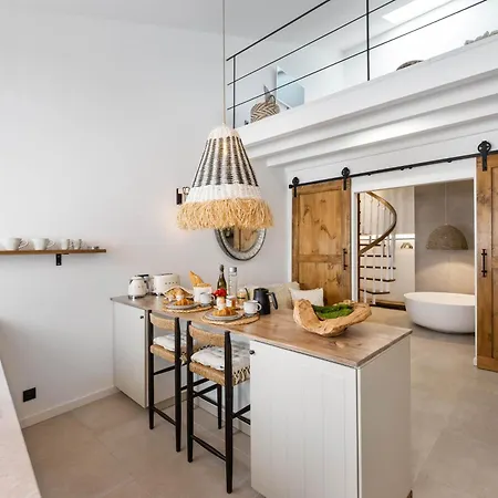 Semesterbostad 57 Bee Old Town - Character House Near & Marina