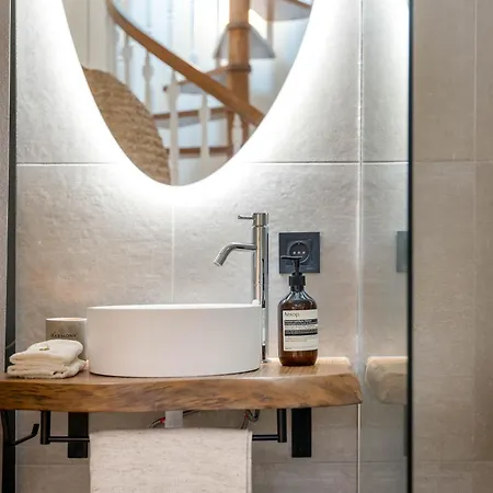 57 Bee Old Town - Character House Near & Marina Lagos