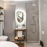 57 Bee Old Town - Character House Near Beach&marina Lagos