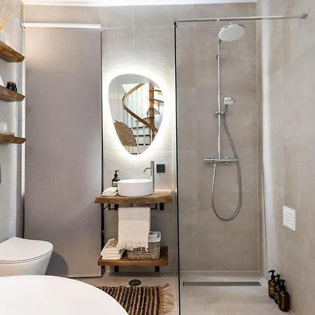 57 Bee Old Town - Character House Near & Marina Lagos